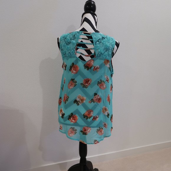 Floral Sleeveless Top - Picture 2 of 5